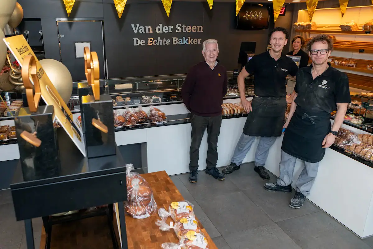 Worstenbroodjes met logo of foto Winnaar goud nummer 1 van der steen beste echte bakker 2026